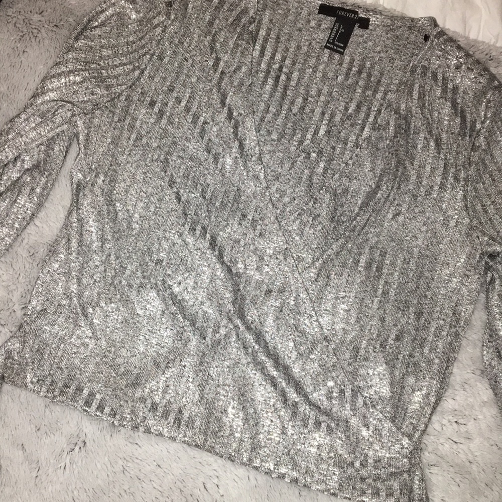 Silver wrap around crop